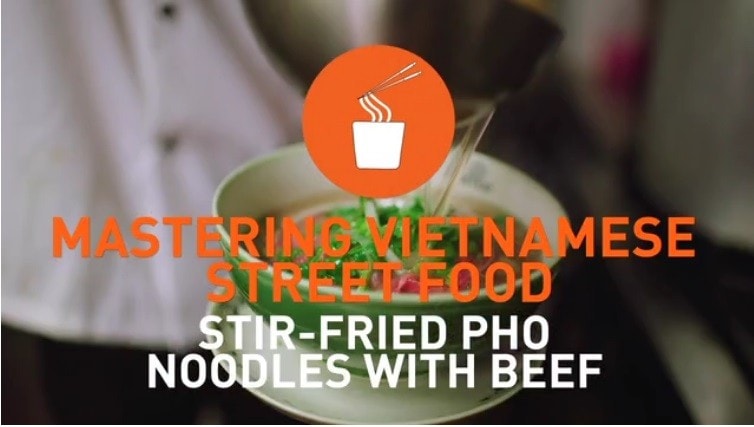 Mastering Vietnamese street food. Stir fried pho noodles with beef