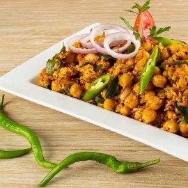 Savoury Chick Peas & Tempered Eggs (Biththra Kadala)